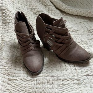 woman’s beige leather boots